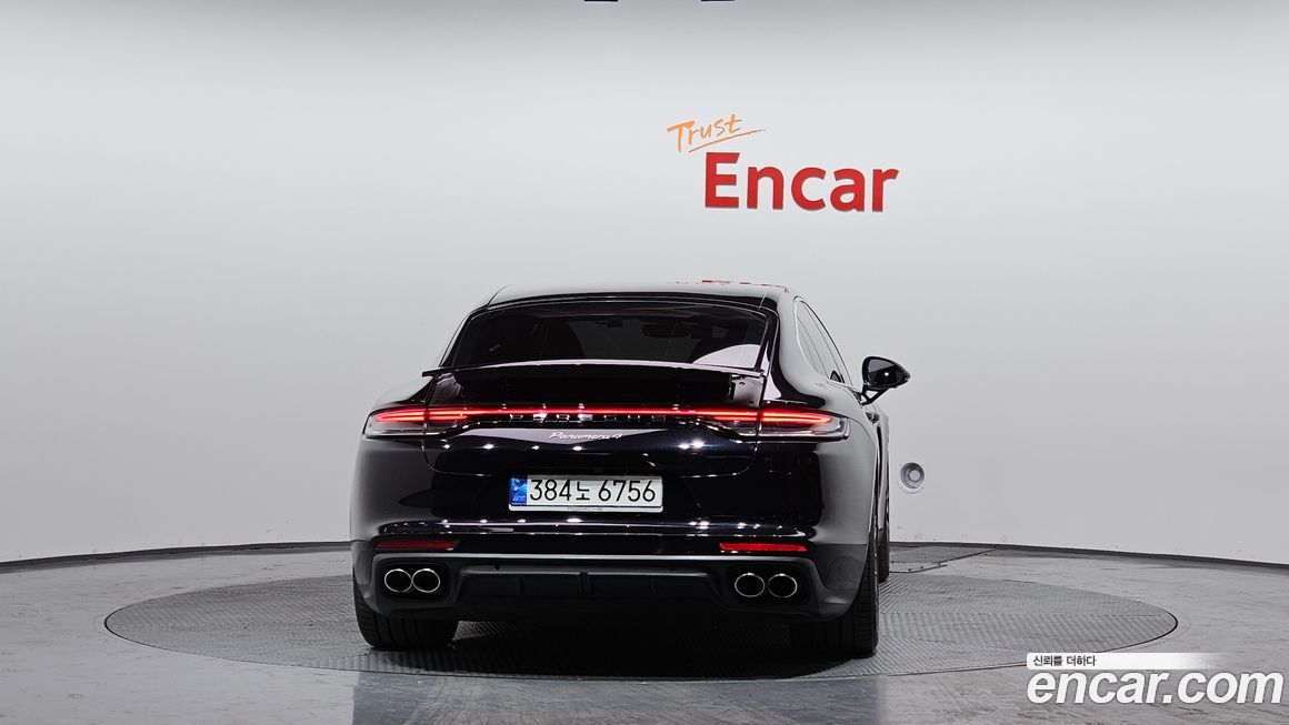 Porsche Panamera 2021