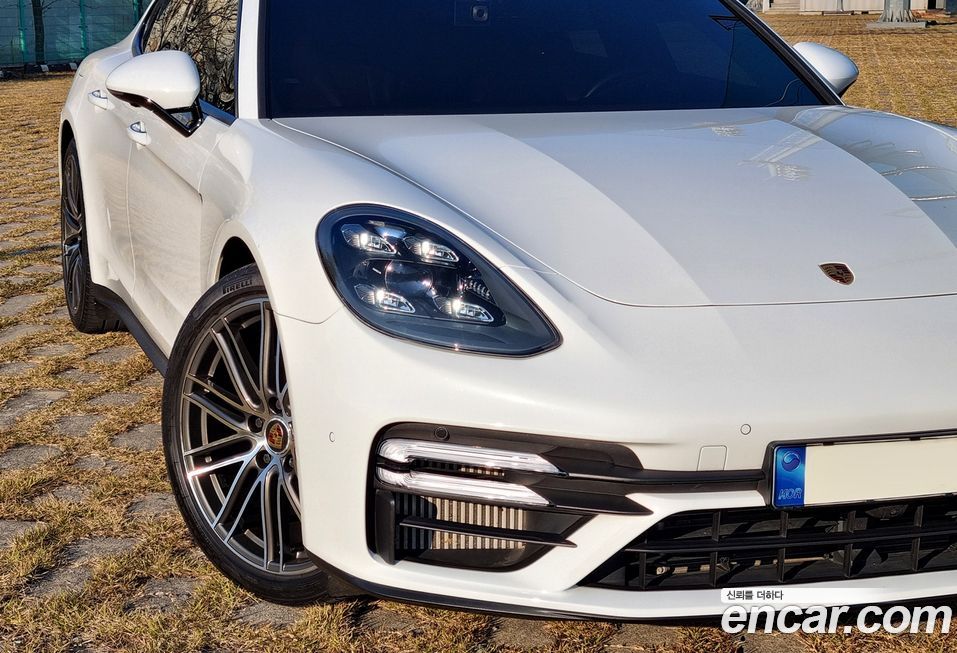 Porsche Panamera 2021