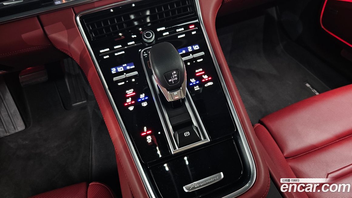 Porsche Panamera 2021