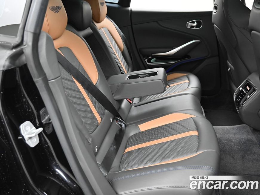 Astonmartin DBX 2023