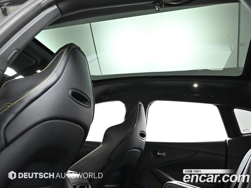 Astonmartin DBX 2023