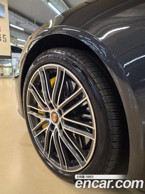 Porsche Panamera 2021