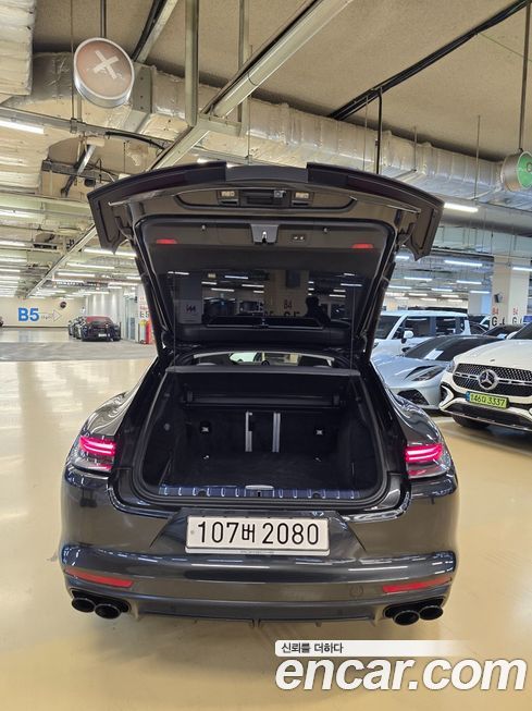 Porsche Panamera 2021