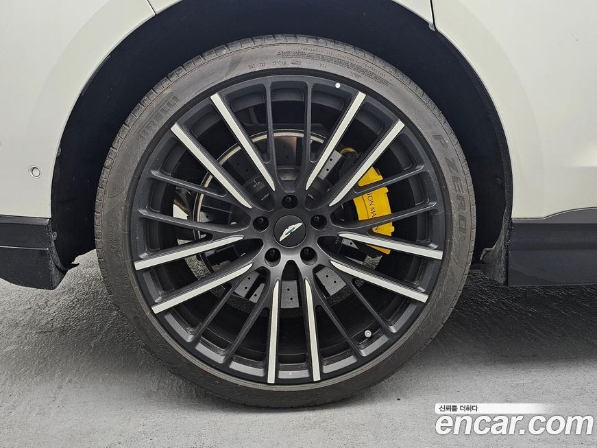 Astonmartin DBX 2023