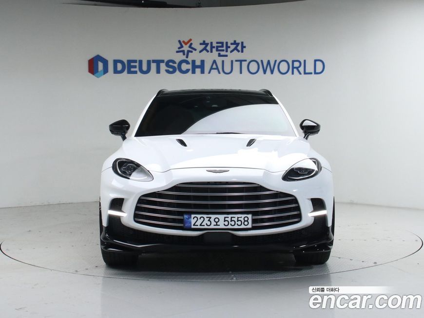 Astonmartin DBX 2023