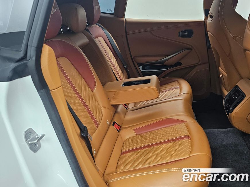 Astonmartin DBX 2023