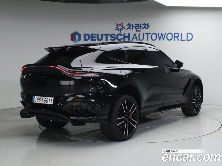 Astonmartin DBX 2023