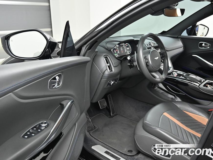 Astonmartin DBX 2023