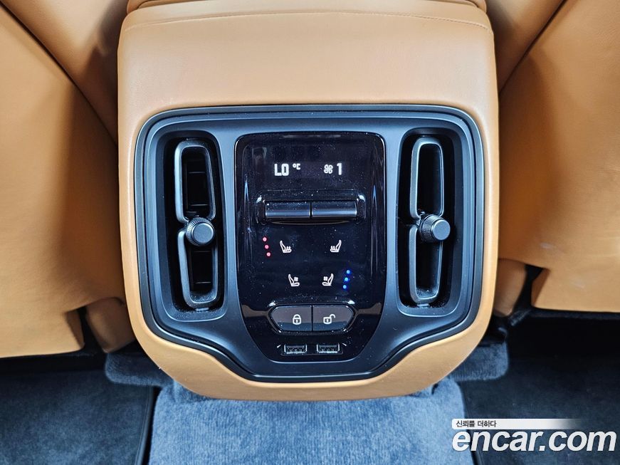 Astonmartin DBX 2023