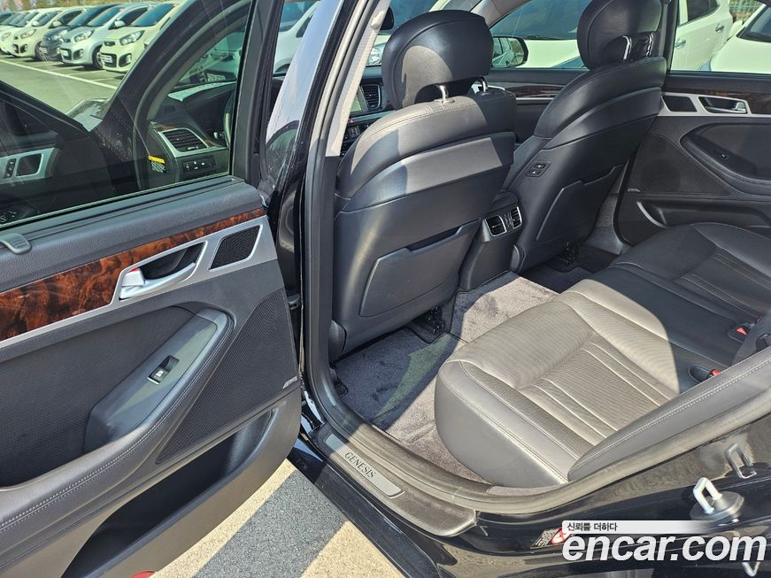 Hyundai Genesis 2014