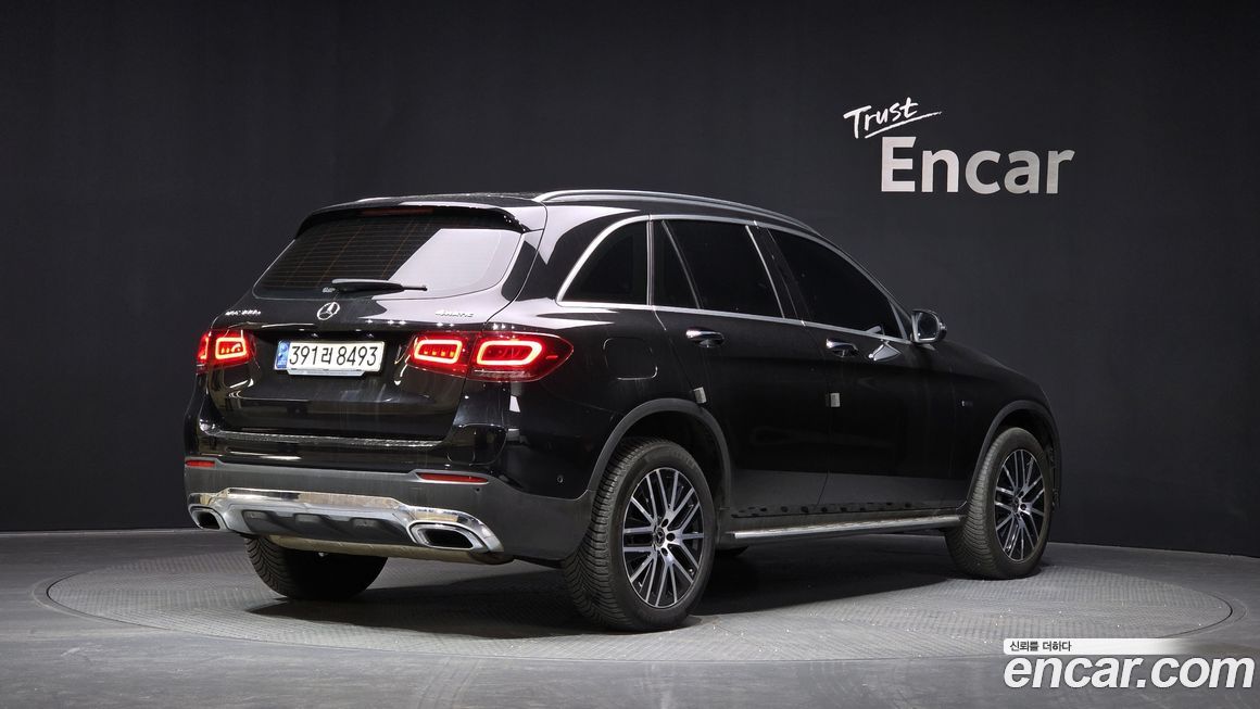 Mercedes-Benz GLC-Class 2021