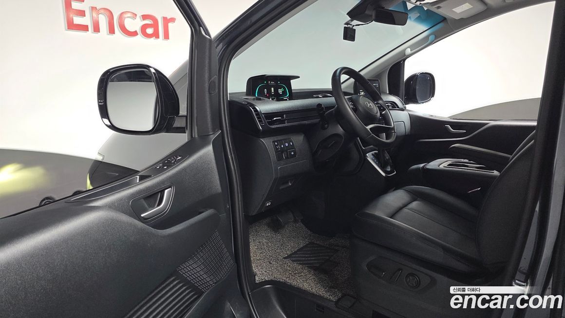 Hyundai Staria 2025