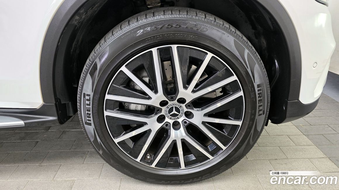 Mercedes-Benz GLC-Class 2021