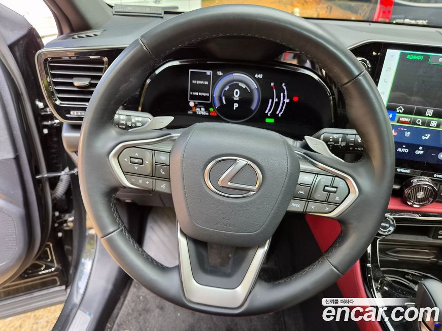 Lexus NX 2025