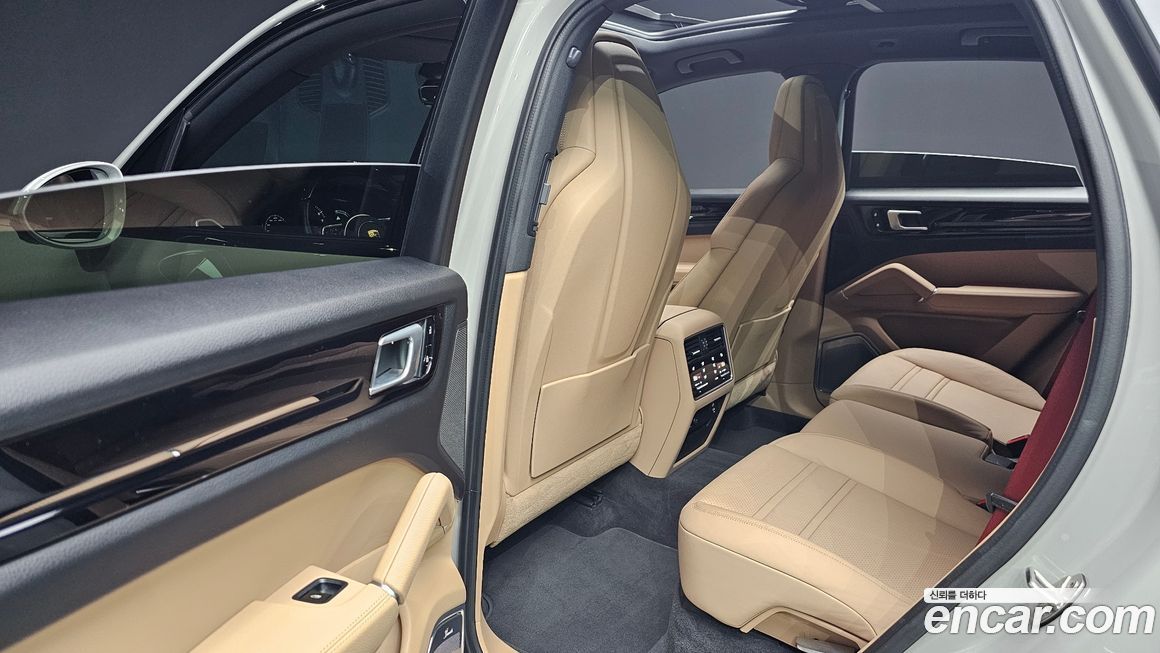 Porsche Cayenne 2021