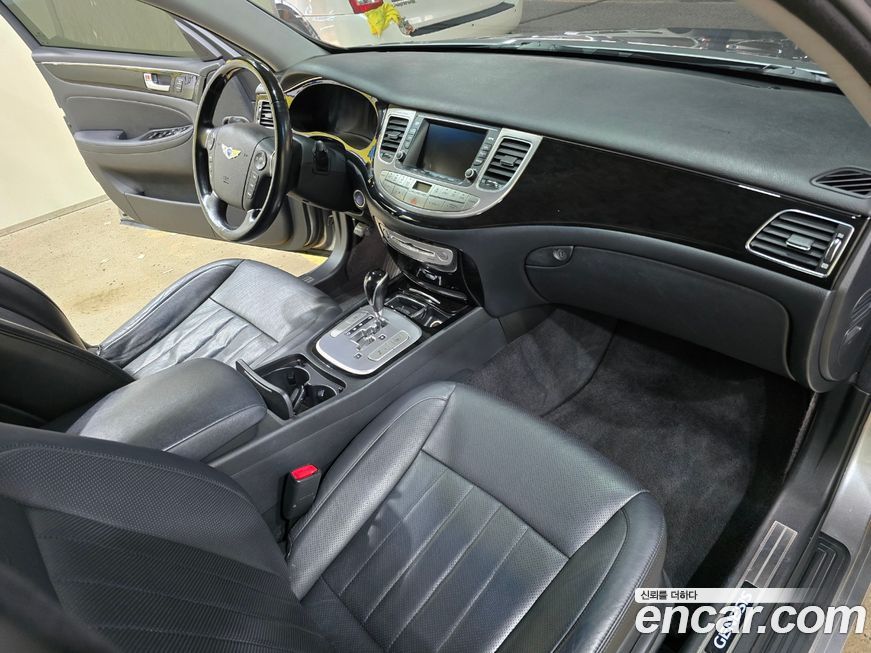 Hyundai Genesis 2012