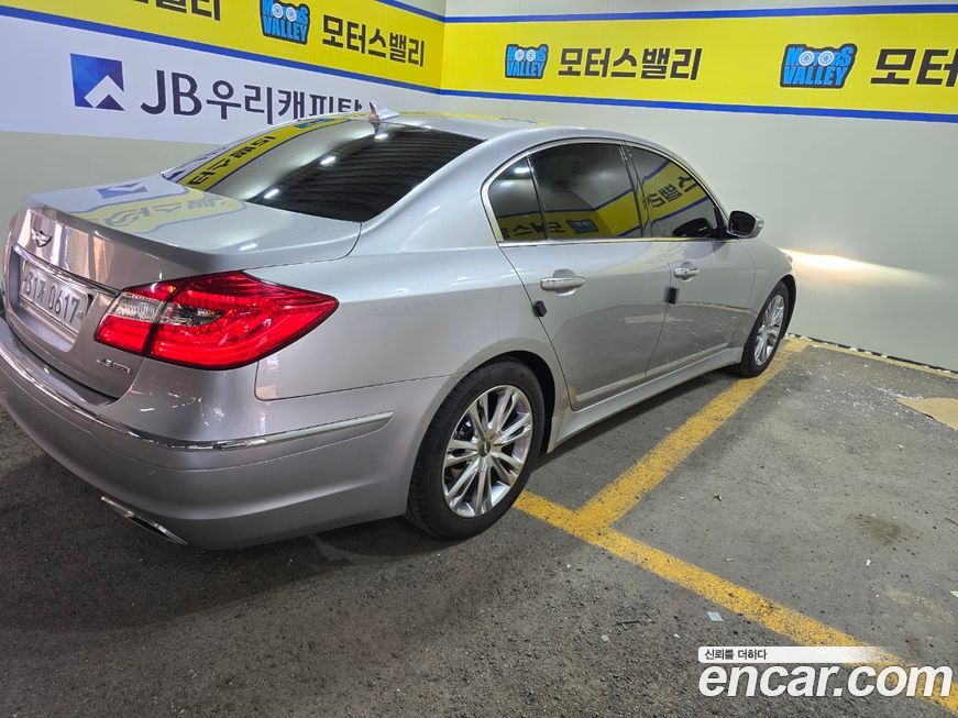 Hyundai Genesis 2012