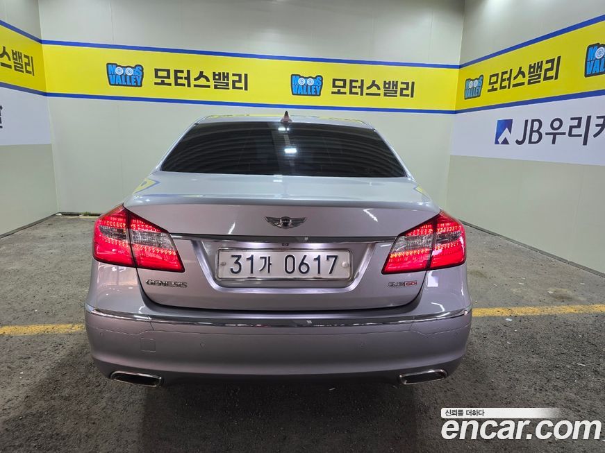 Hyundai Genesis 2012