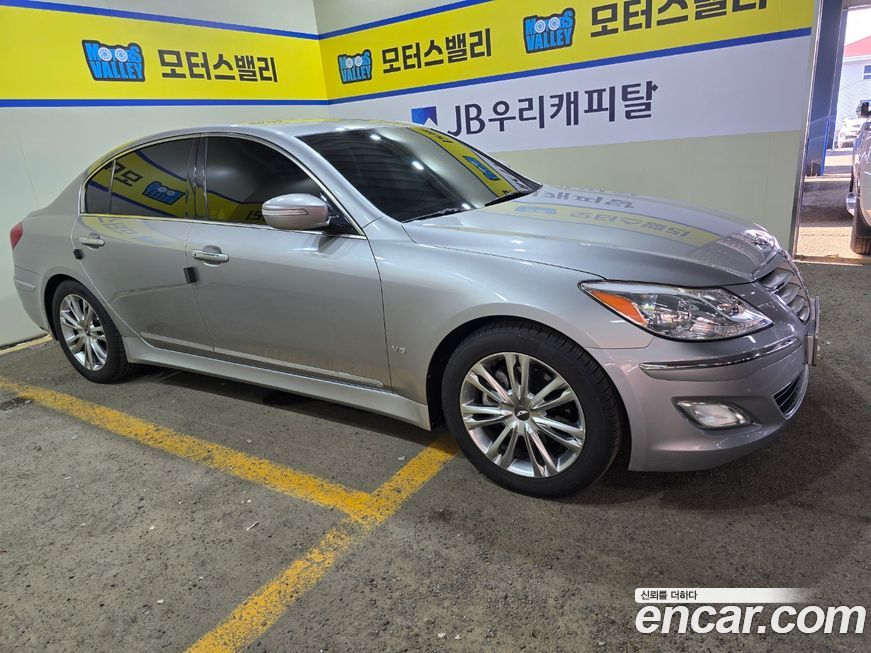 Hyundai Genesis 2012