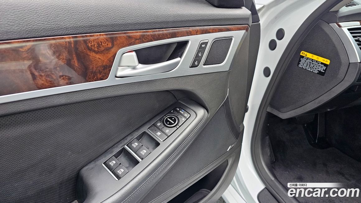 Hyundai Genesis 2015