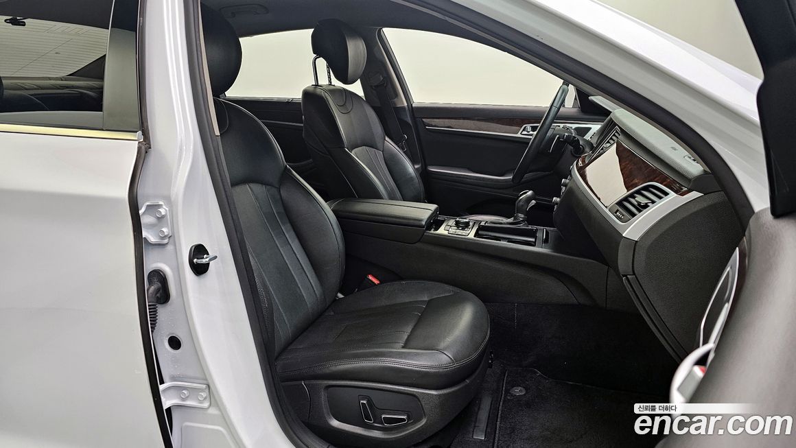 Hyundai Genesis 2015