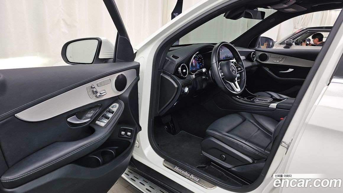 Mercedes-Benz GLC-Class 2021