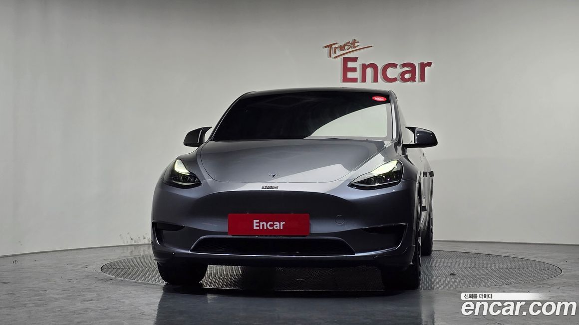 Tesla Model Y 2025