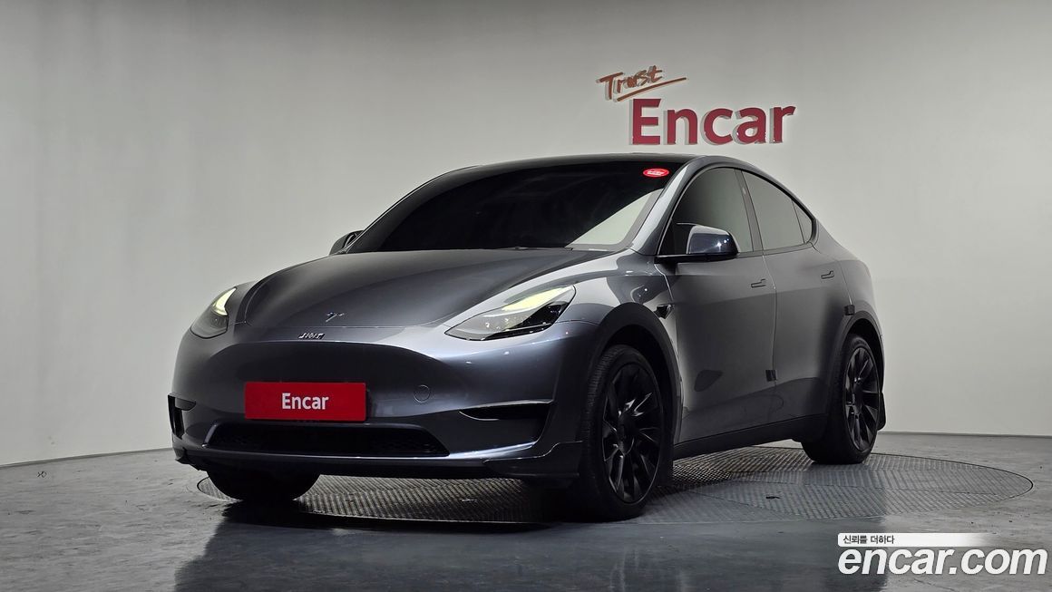 Tesla Model Y 2025