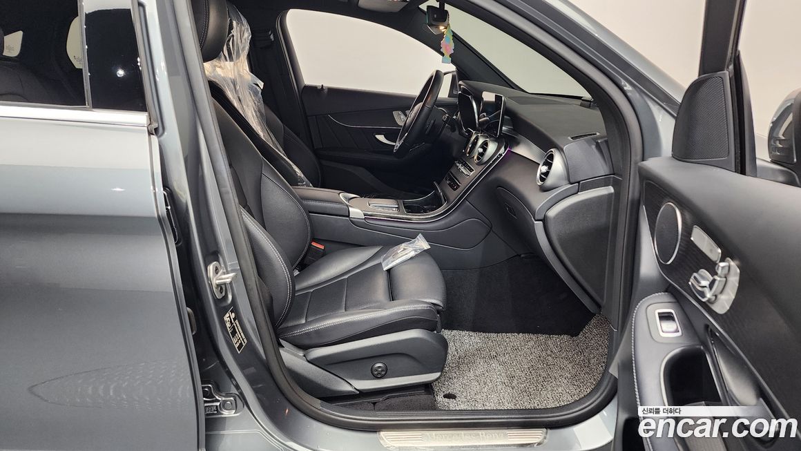 Mercedes-Benz GLC-Class 2021