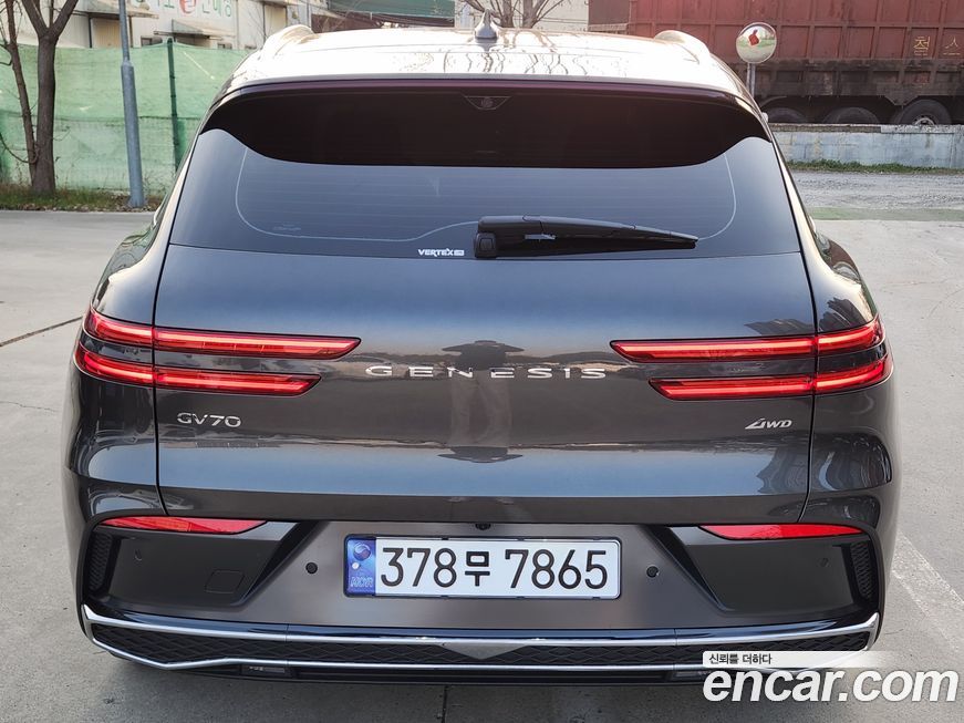 Genesis GV70 2025