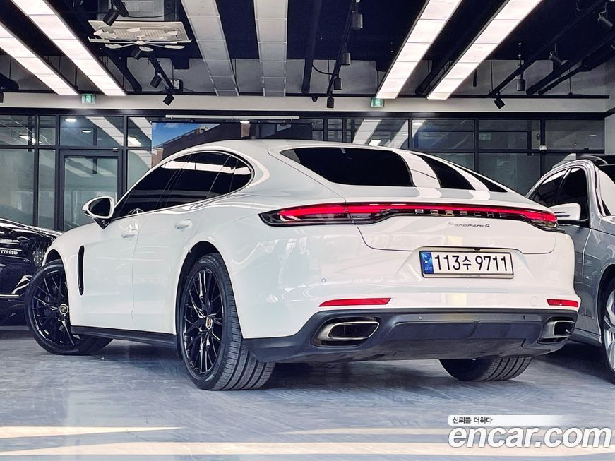 Porsche Panamera 2021