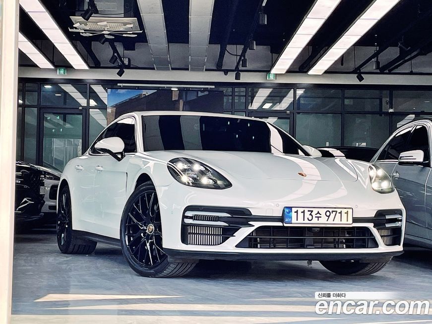 Porsche Panamera 2021