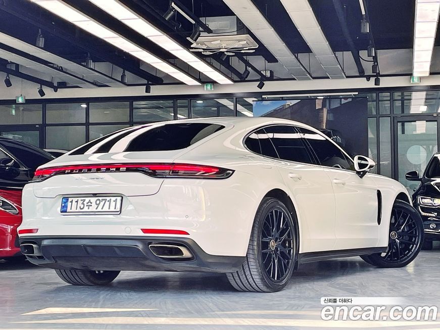 Porsche Panamera 2021