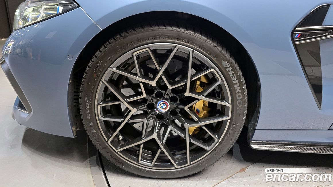 BMW M8 2022