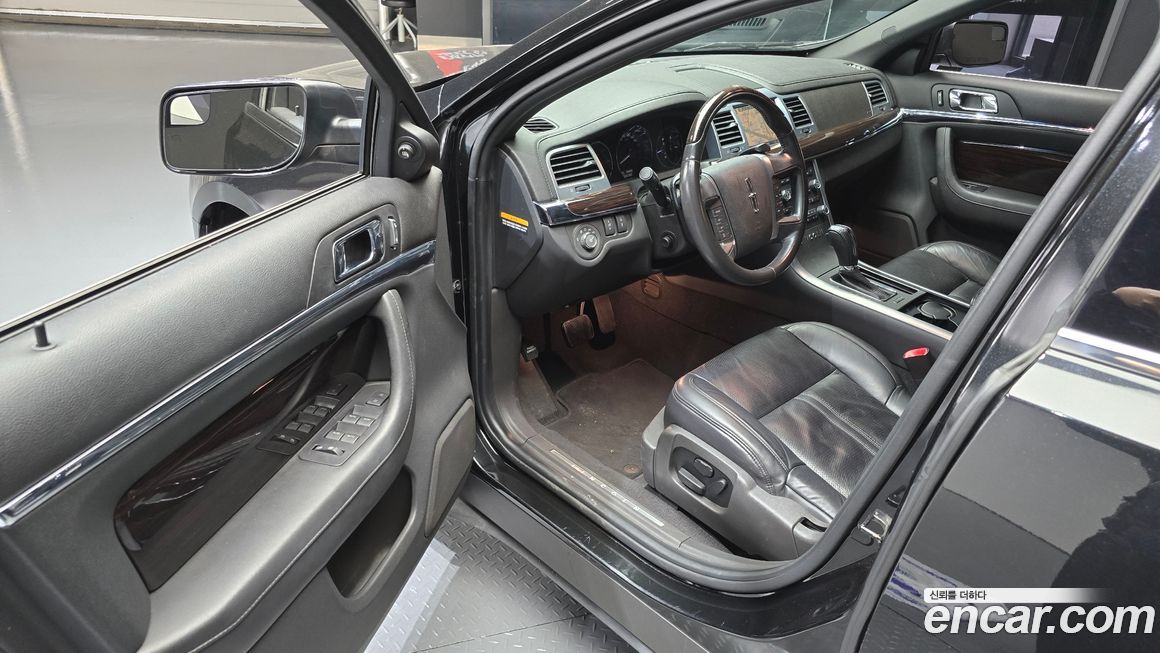 Lincoln MKS 2011