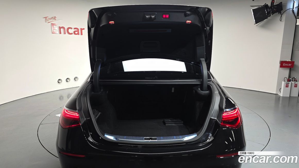 Mercedes-Benz S-Class 2021