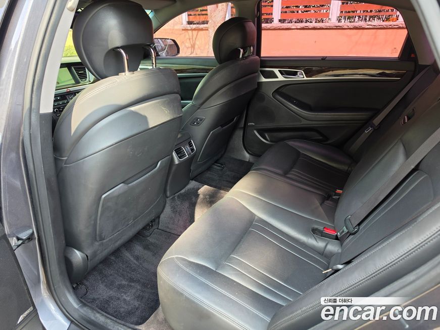 Hyundai Genesis 2016