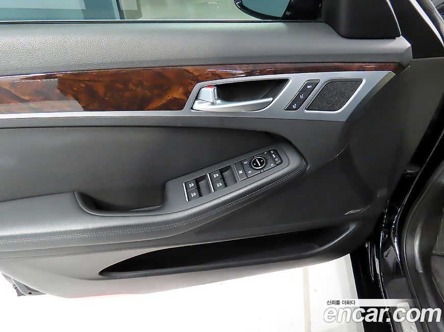 Hyundai Genesis 2016