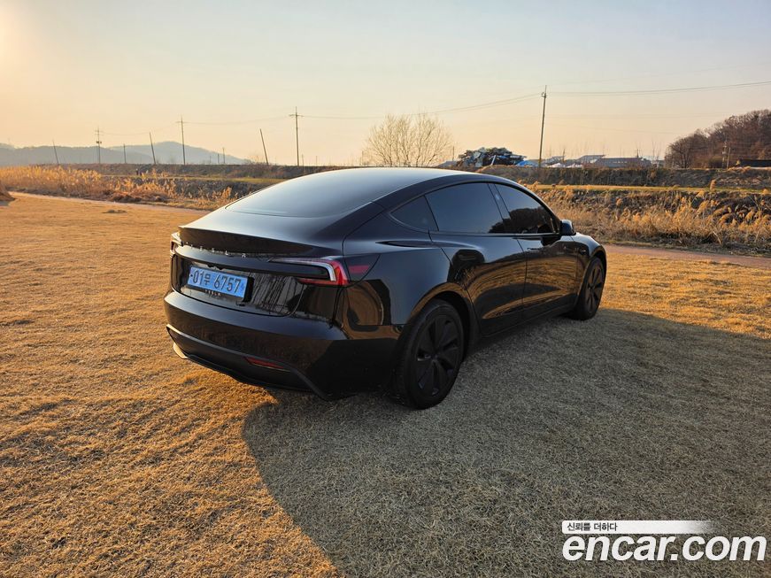 Tesla Model 3 2024
