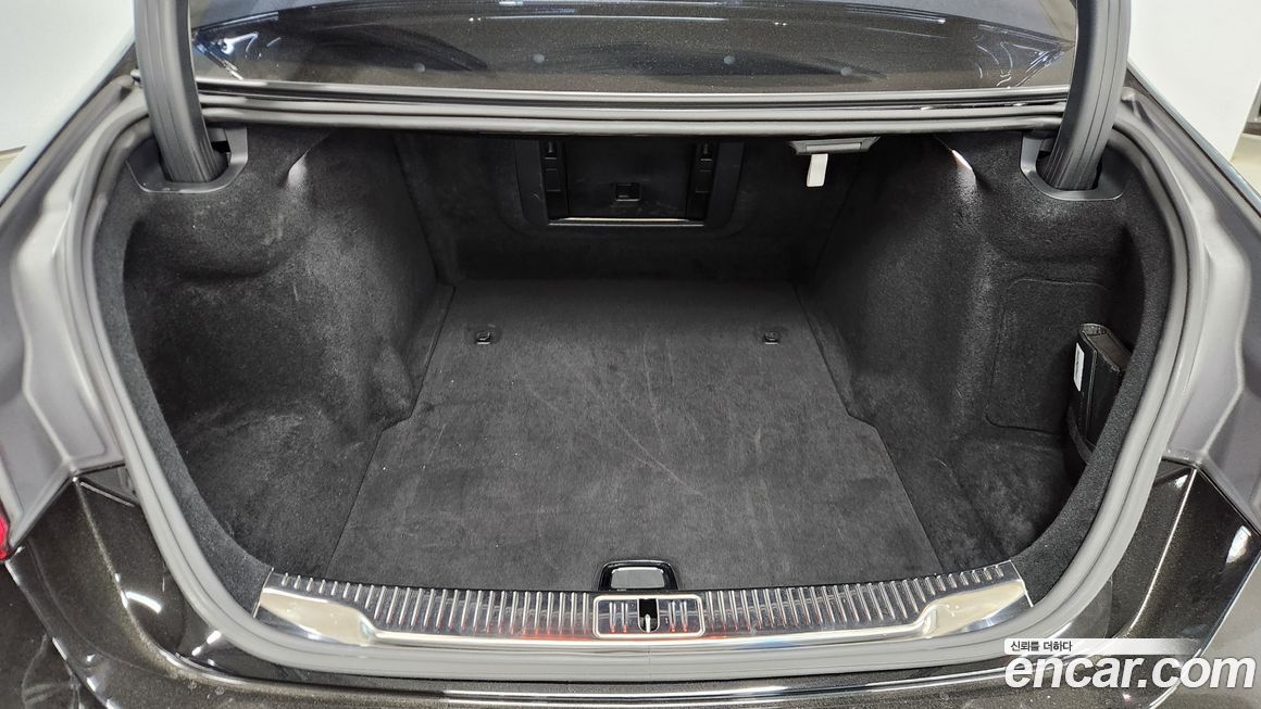 Mercedes-Benz S-Class 2024