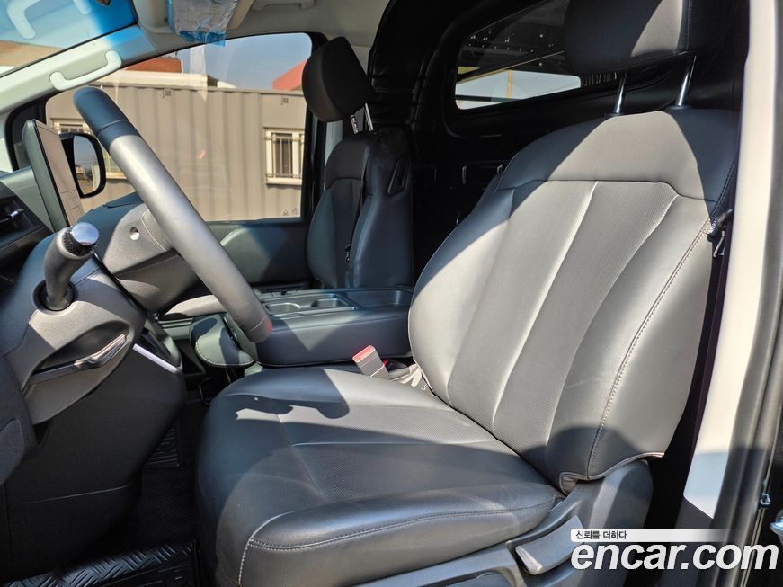 Hyundai Staria 2025