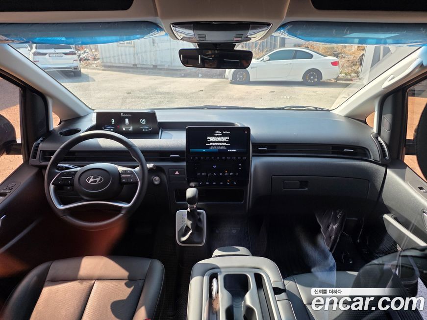 Hyundai Staria 2025