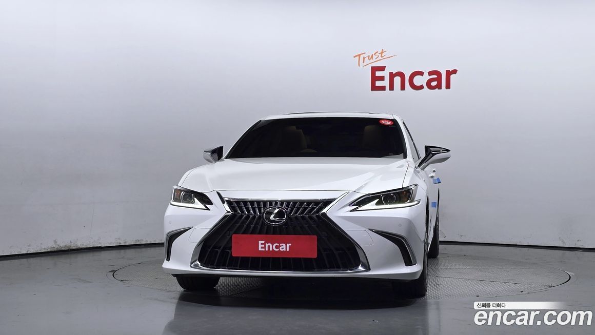 Lexus ES 2025