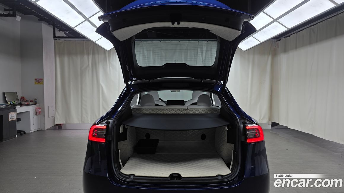 Tesla Model Y 2023