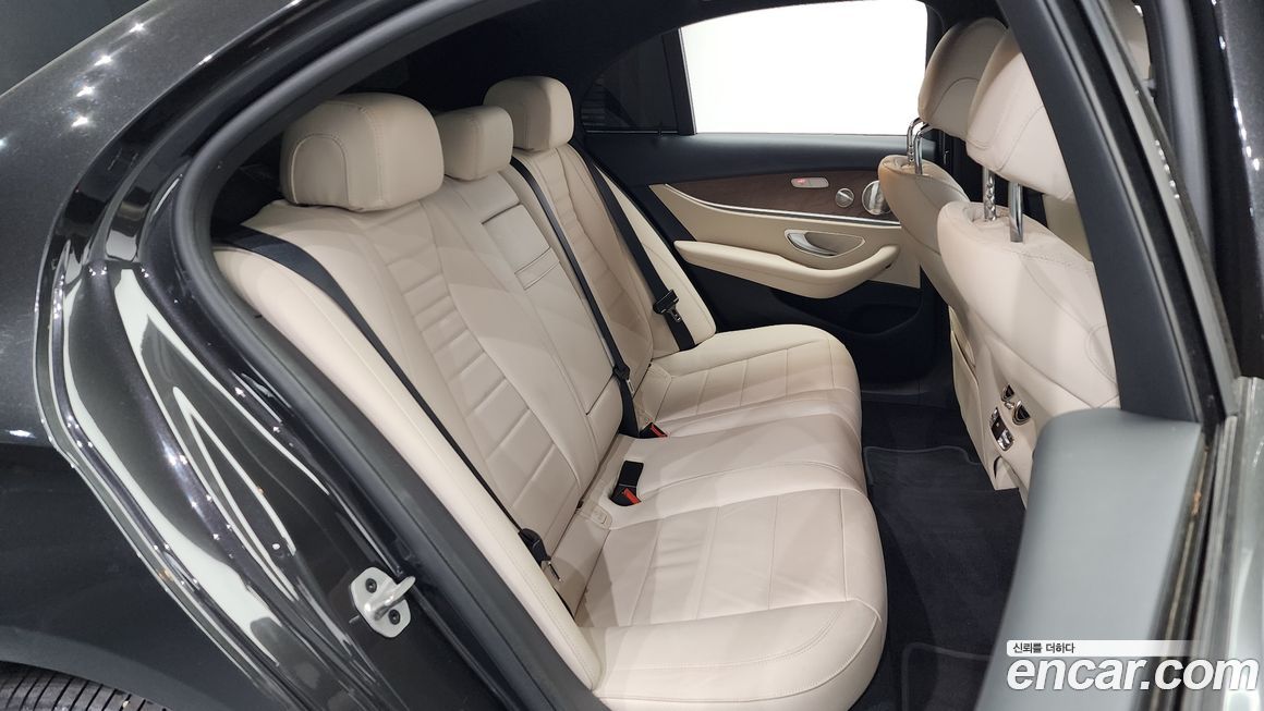 Mercedes-Benz E-Class 2021