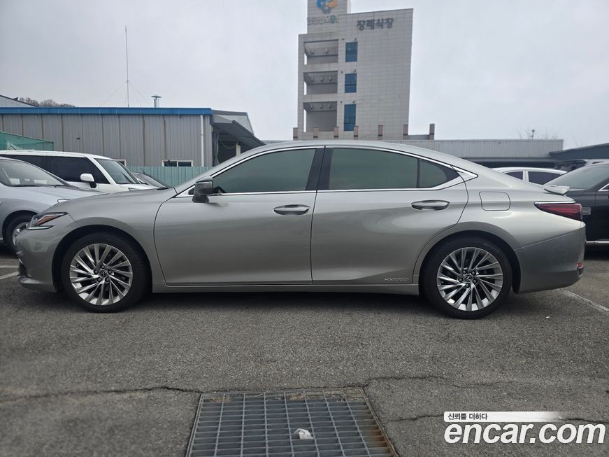Lexus ES 2021