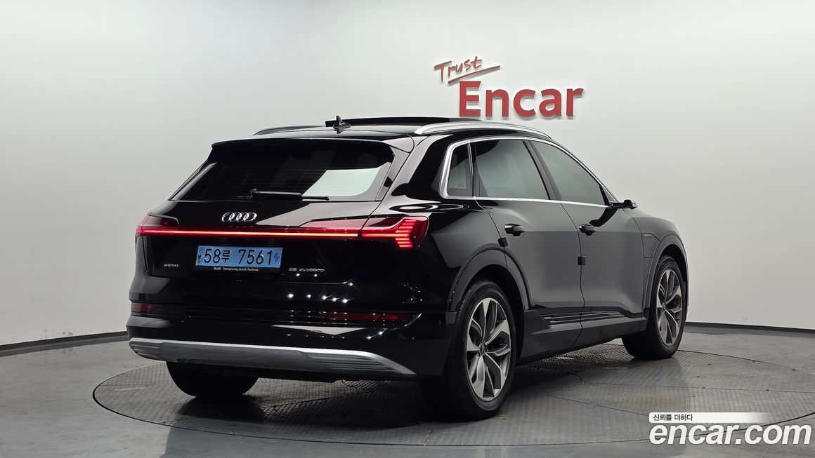 Audi e-tron 2022