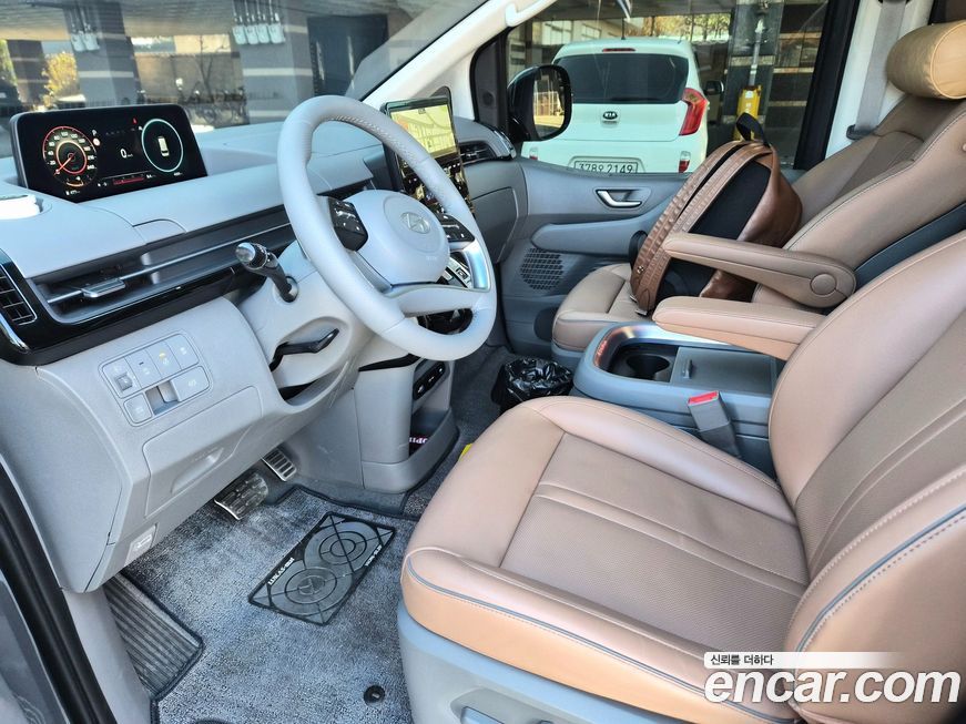 Hyundai Staria 2025