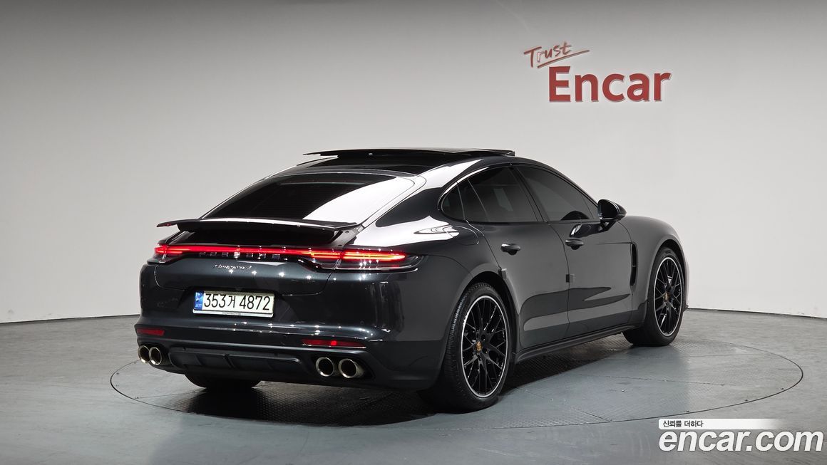 Porsche Panamera 2021
