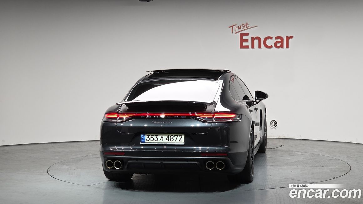 Porsche Panamera 2021
